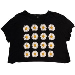 Truly Madly Deeply Black Daisy Graphic Crop Top – Size Large